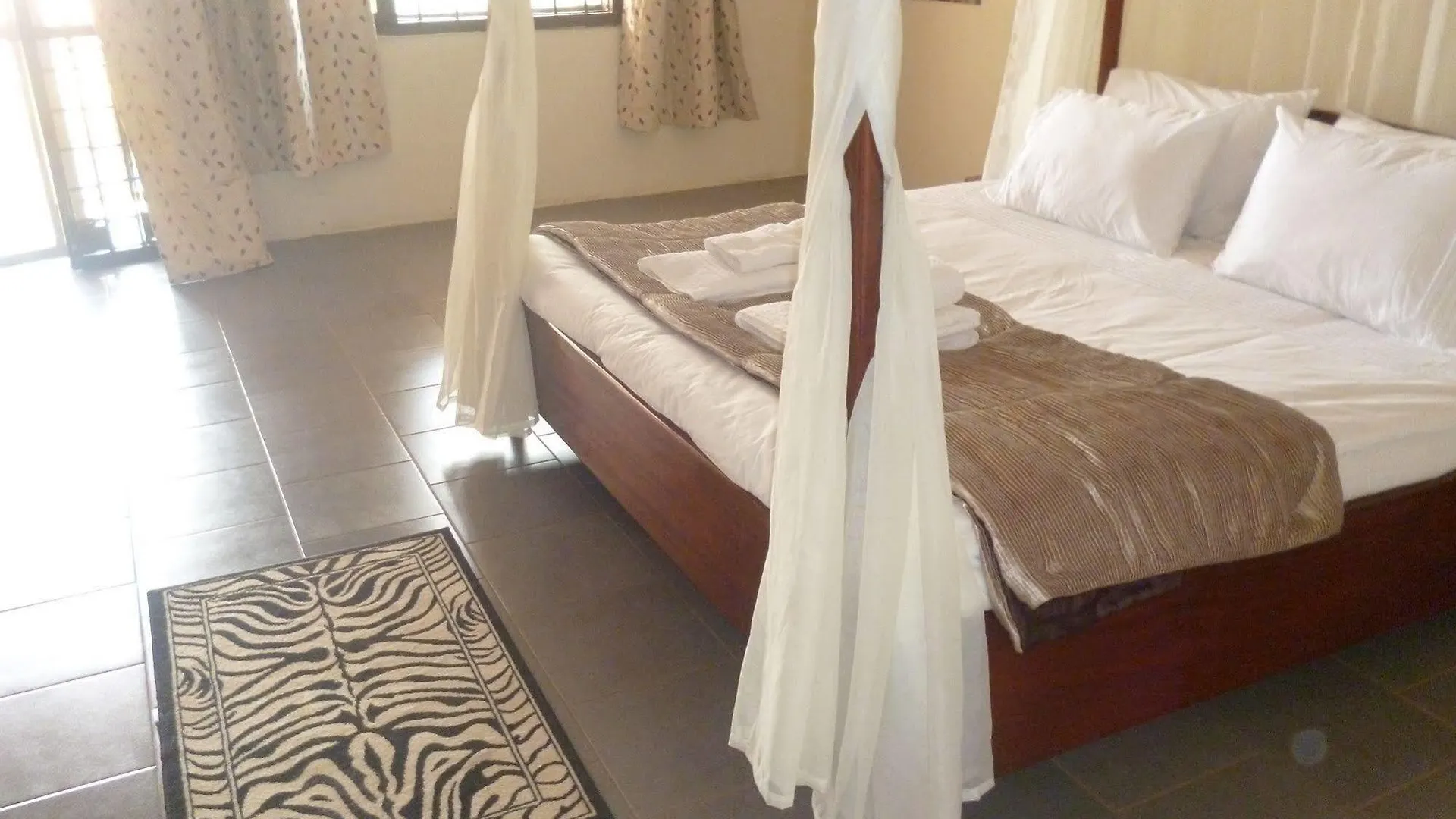 Papaya Holiday Home Kampala Bed & Breakfast
